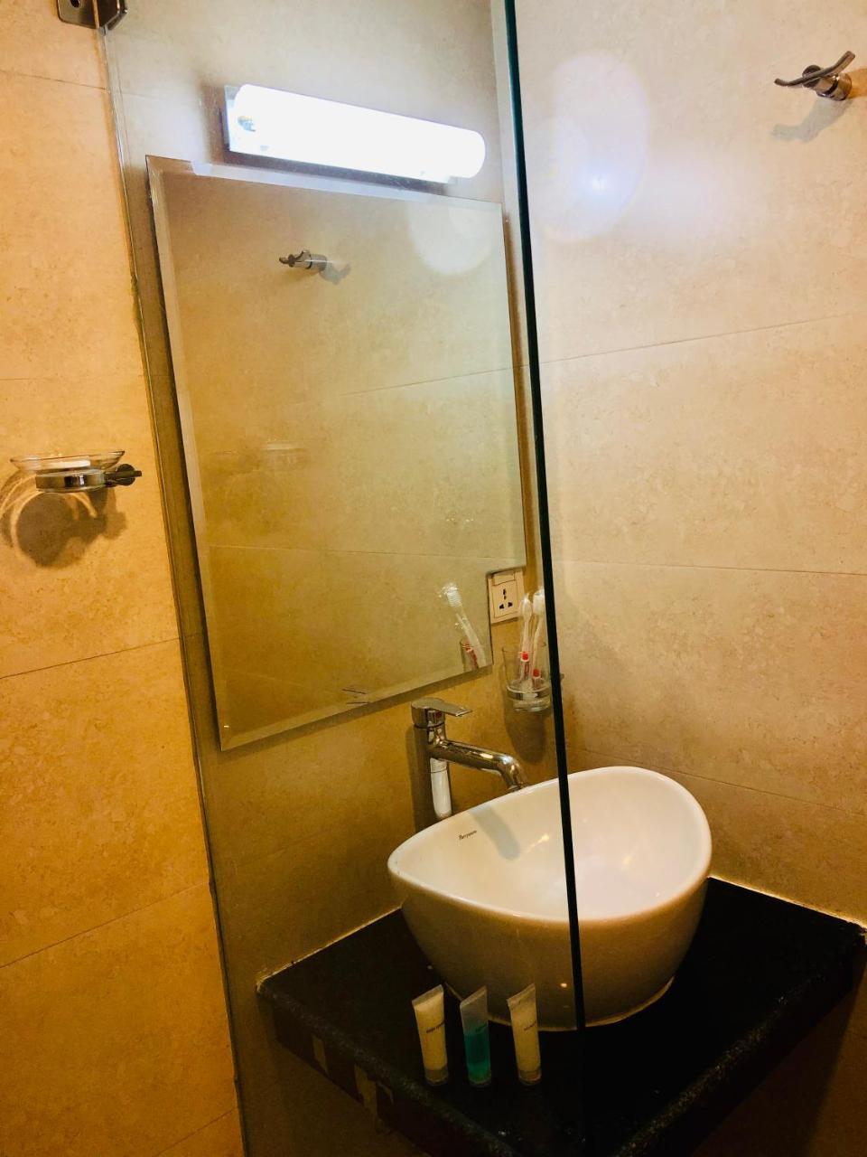The Milestone Hotel Катманду Екстериор снимка