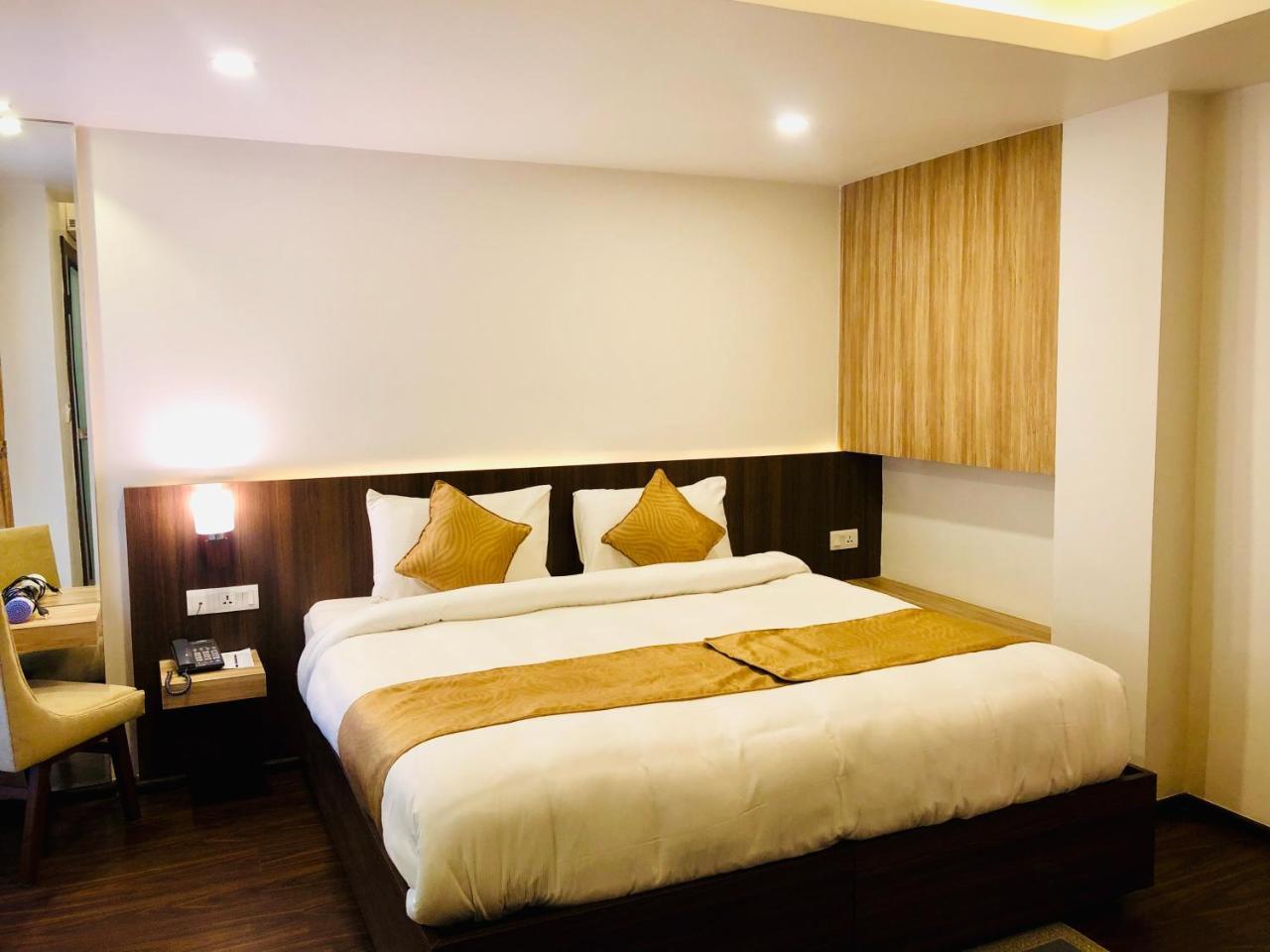 The Milestone Hotel Катманду Екстериор снимка