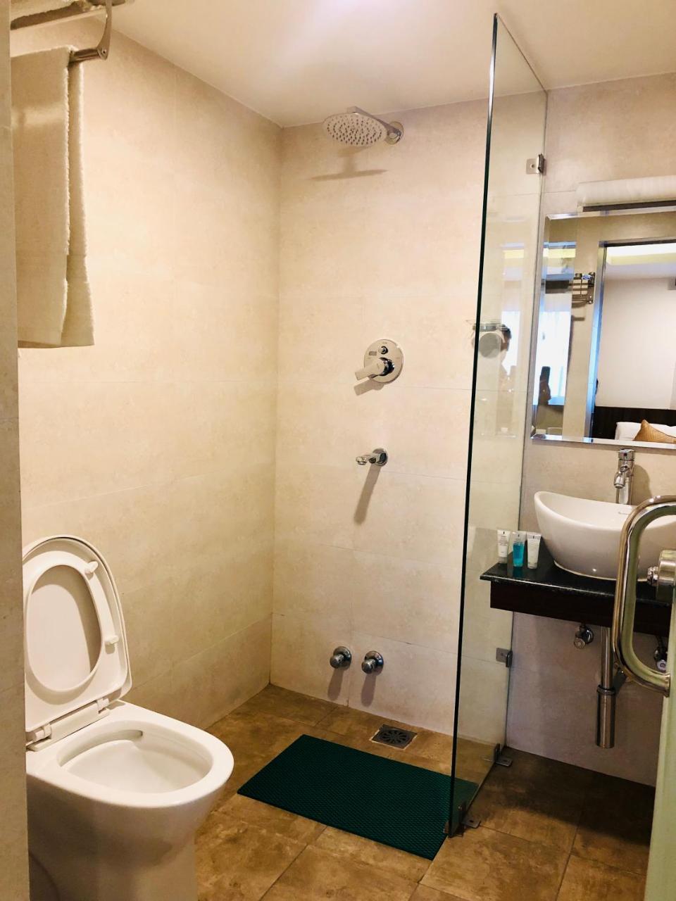 The Milestone Hotel Катманду Екстериор снимка