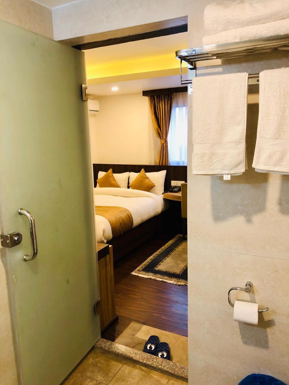The Milestone Hotel Катманду Екстериор снимка